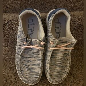 Women’s Hey Dudes, Size 7. Light pink